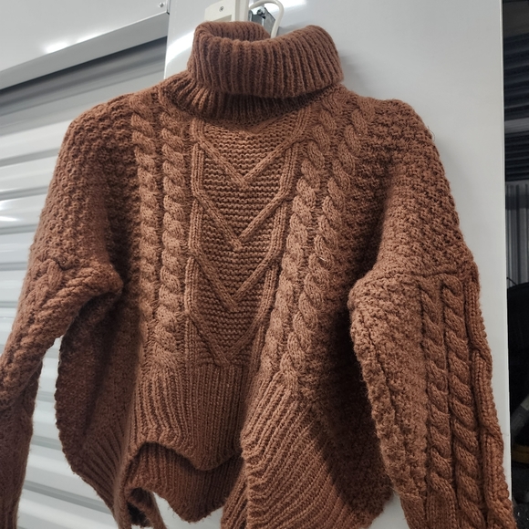 Cropped Sweater - Picture 3 of 3